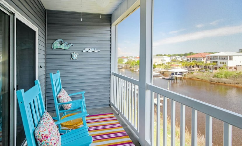 Riverfront condo with WiFi, washer/dryer, central AC, balcony with a view