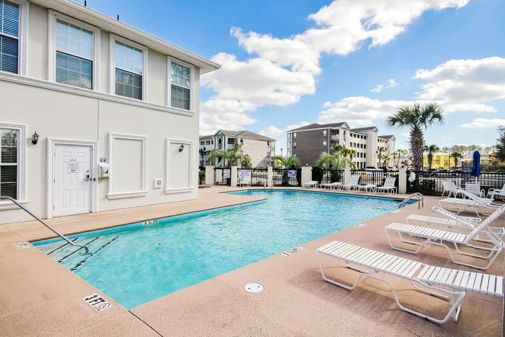 Riverfront condo with WiFi, washer/dryer, central AC, balcony with a view
