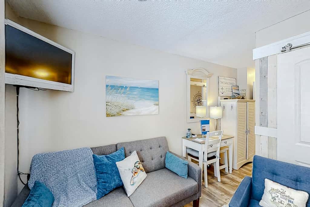 The Sand Shack - Litchfield Inn 251