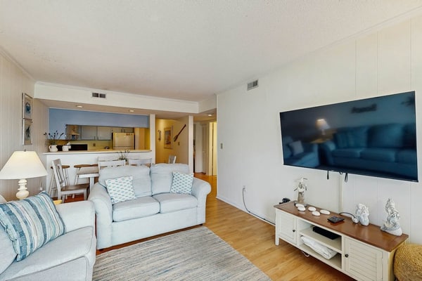 Oceanview condo with pool, private balcony & direct beach access
