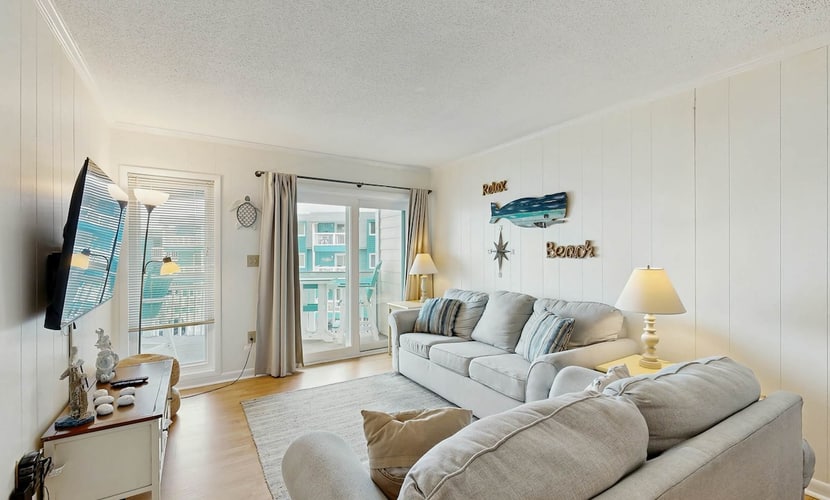 Oceanview condo with pool, private balcony & direct beach access