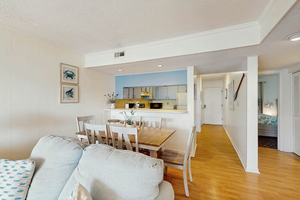 Oceanview condo with pool, private balcony & direct beach access