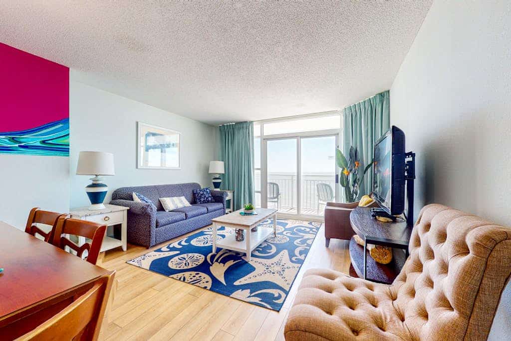 Oceanfront condo: 2bedroom with W/D, pool, hot tub, & central AC