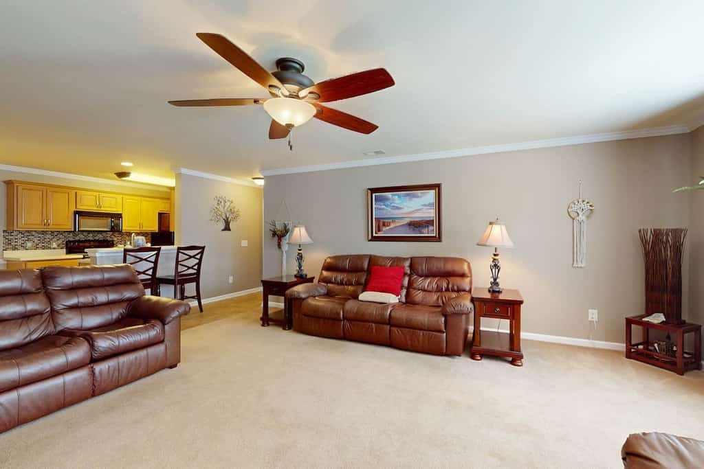 Spacious 3 bedroom condo with patio, W/D,  pool & close to beach
