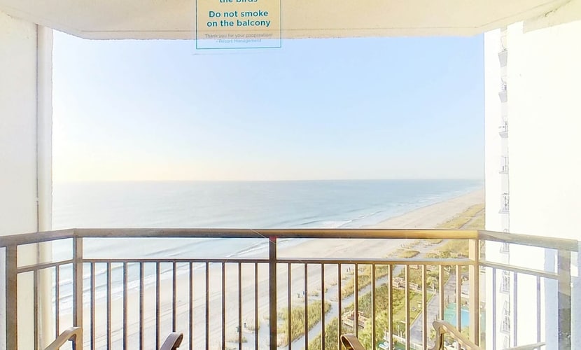 14th-floor oceanfront studio - beach access, pool & hot tub - snowbird-friendly