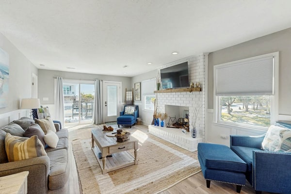Waterfront home with dock, deck, firepit, grill, kitchen & wet bar