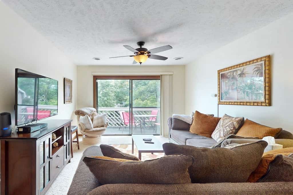 Coastal retreat with indoor/outdoor pools,hot tub and close to Ocean