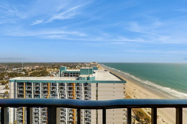 Oceanview condo with pool, hot tub, private balcony & beach access