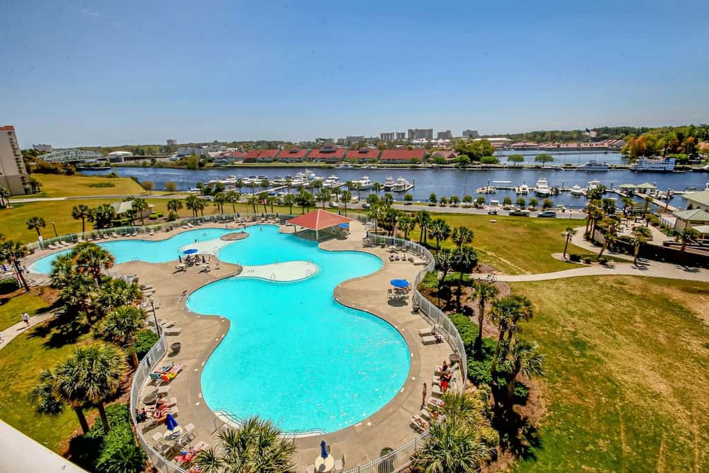 Waterfront condo with pool, private balcony, close to beach & golf