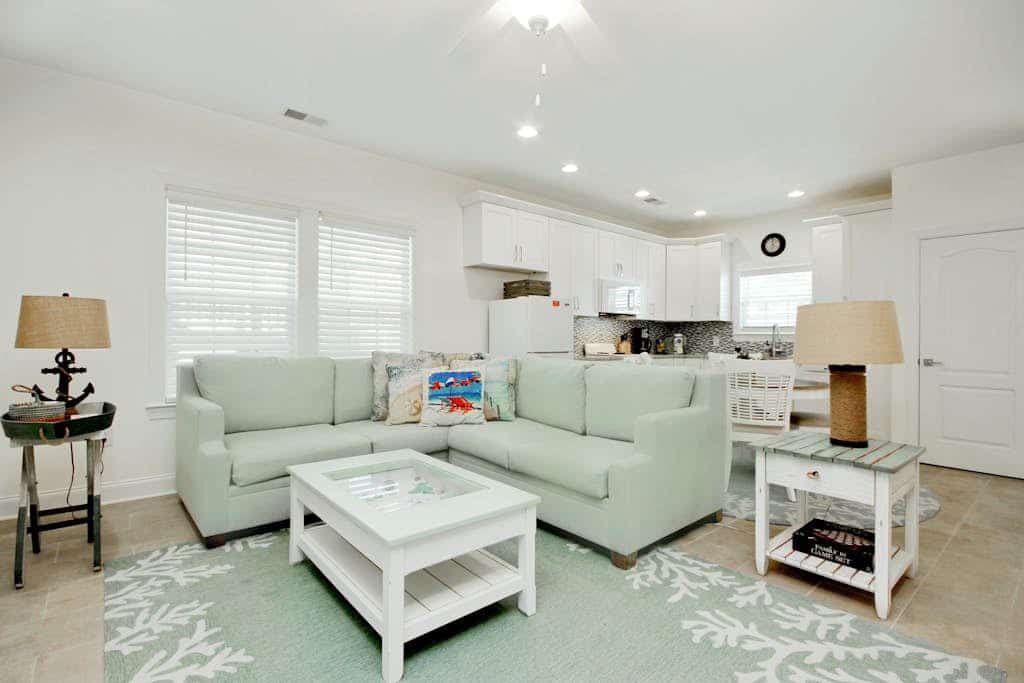Charming beachfront apartment w/ beach access, pool central AC, & washer/dryer
