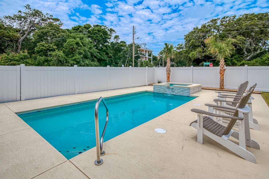Charming beachfront apartment w/ beach access, pool central AC, & washer/dryer