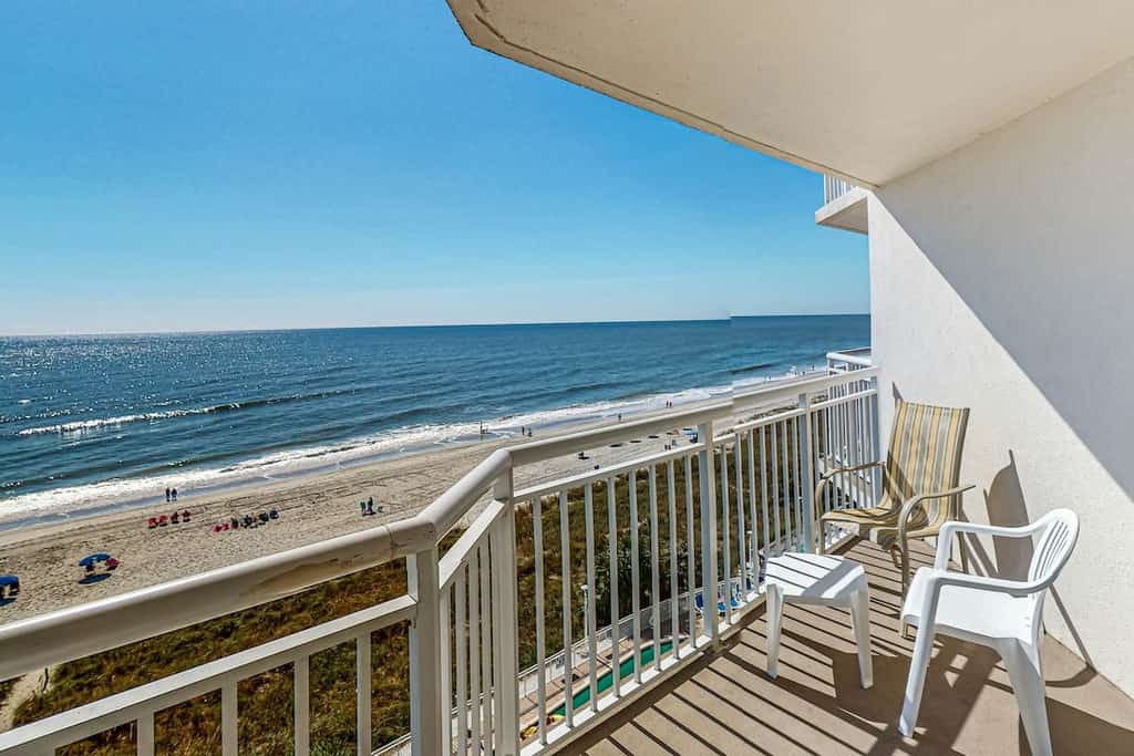 Oceanfront, 7th-floor condo with pools, lazy river, hot tubs, gym & beach access