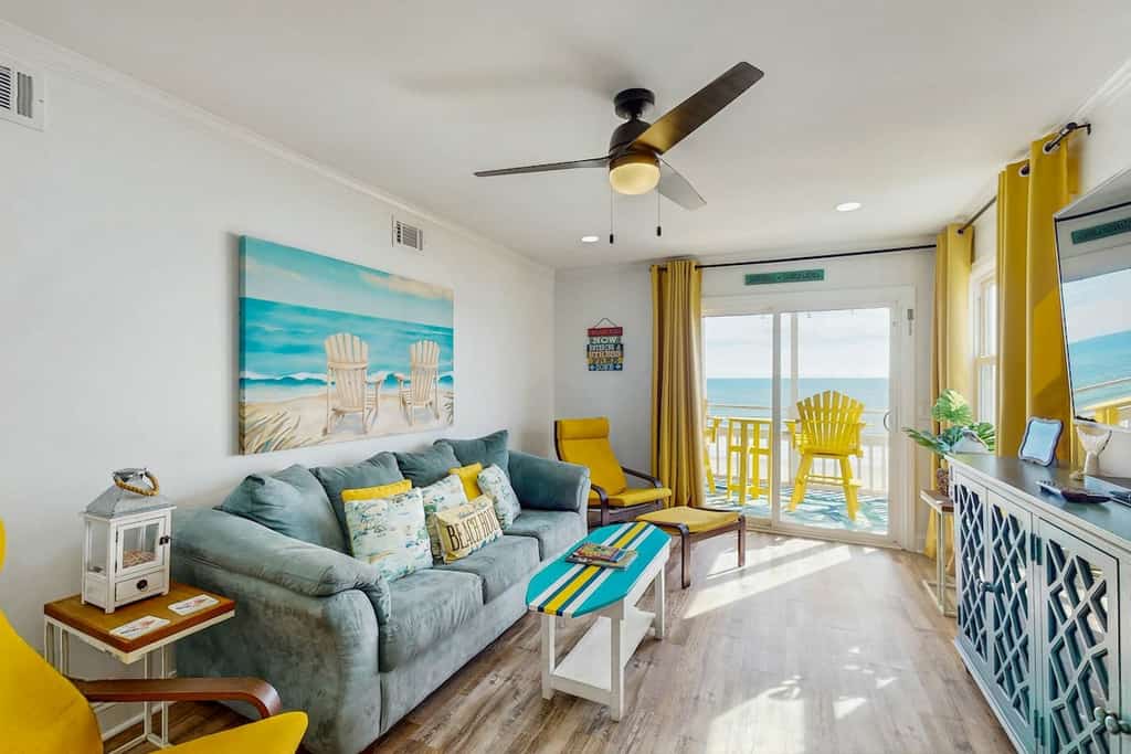 Oceanfront condo with private balcony, W/D, pool & direct beach access