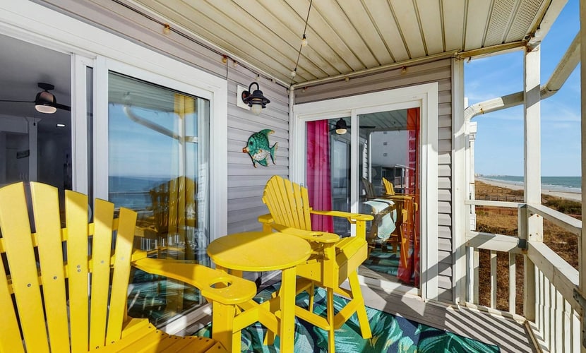 Oceanfront condo with private balcony, W/D, pool & direct beach access