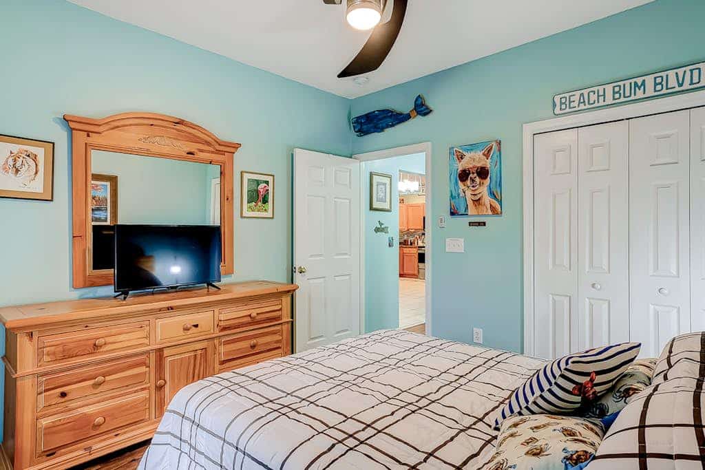 Fairway-view condo with screened porch, AC, W/D, pool, hot tub, & tennis