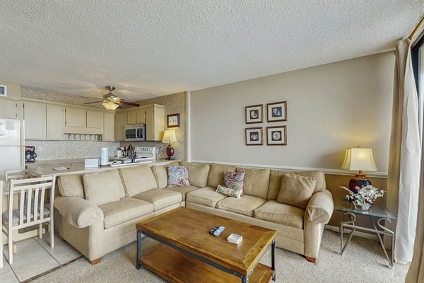Beach Front Condo | Condo in Murrells Inlet w/ocean view balcony, pool & hot tub