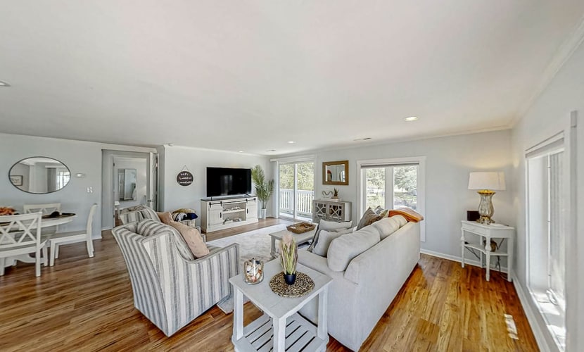 Lands End | House in Murrells Inlet on the marsh front with balcony and grill