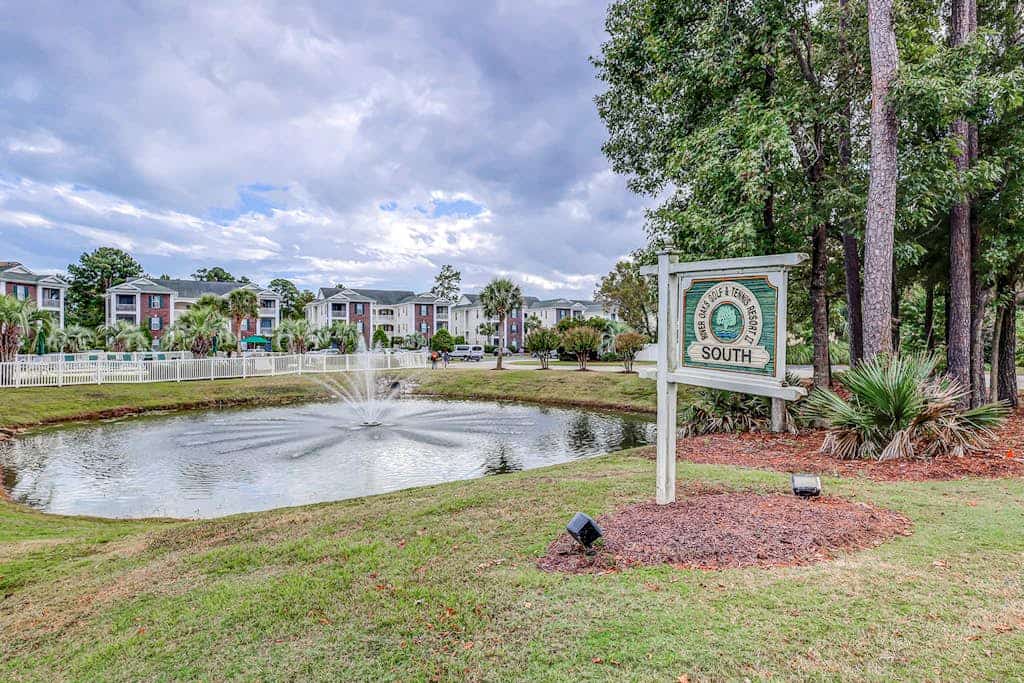 Sunny condo with on-site pool, hot tub, & golf course - balcony, W/D, & AC