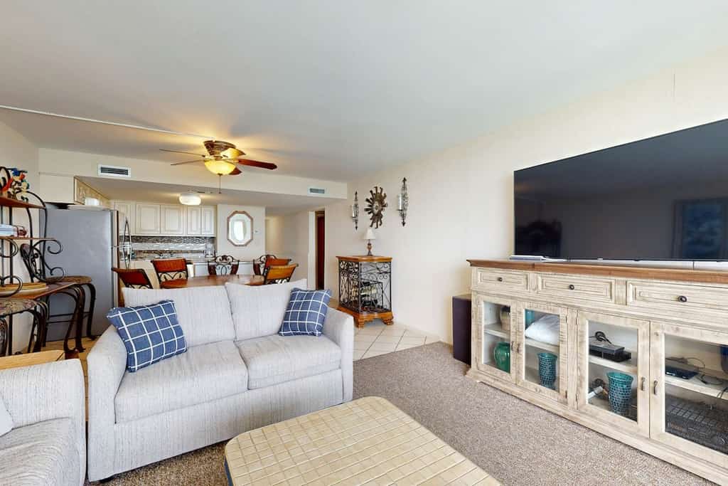 15th floor oceanfront condo with pools, hot tub,  AC & beach access