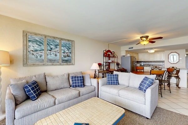 15th floor oceanfront condo with pools, hot tub, AC & beach access