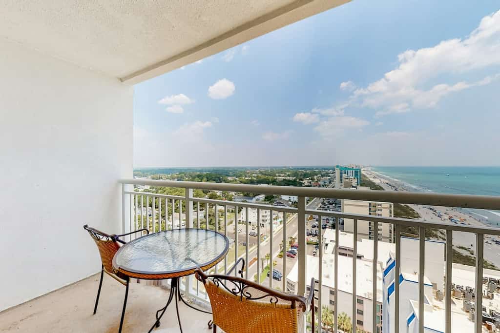 Bay Watch Resort #1901 | Oceanfront studio with great view, pools, hot tubs, gym