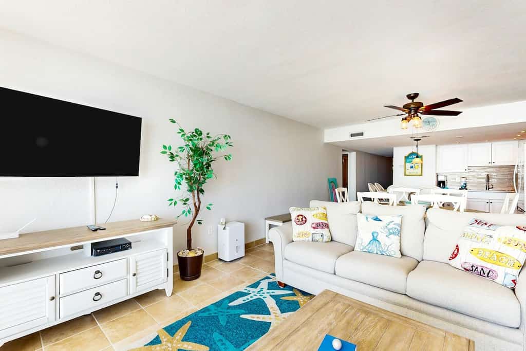 Oceanfront condo with spectacular beach views, pool, hot tub, gym, beach gear