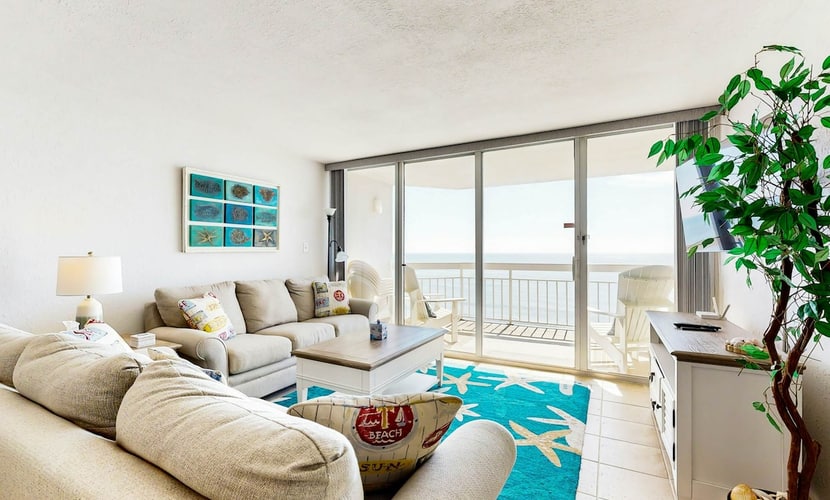 Oceanfront condo with spectacular beach views, pool, hot tub, gym, beach gear