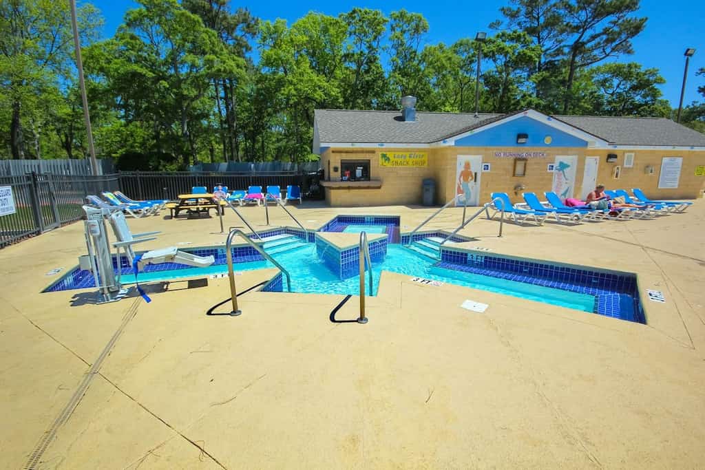 Renaissance Tower oceanfront condo with pools, hot tub & beach access