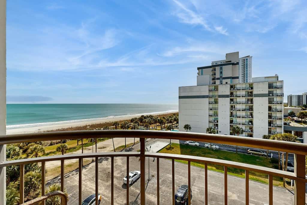 Oceanview condo with pool, private balcony & direct beach access