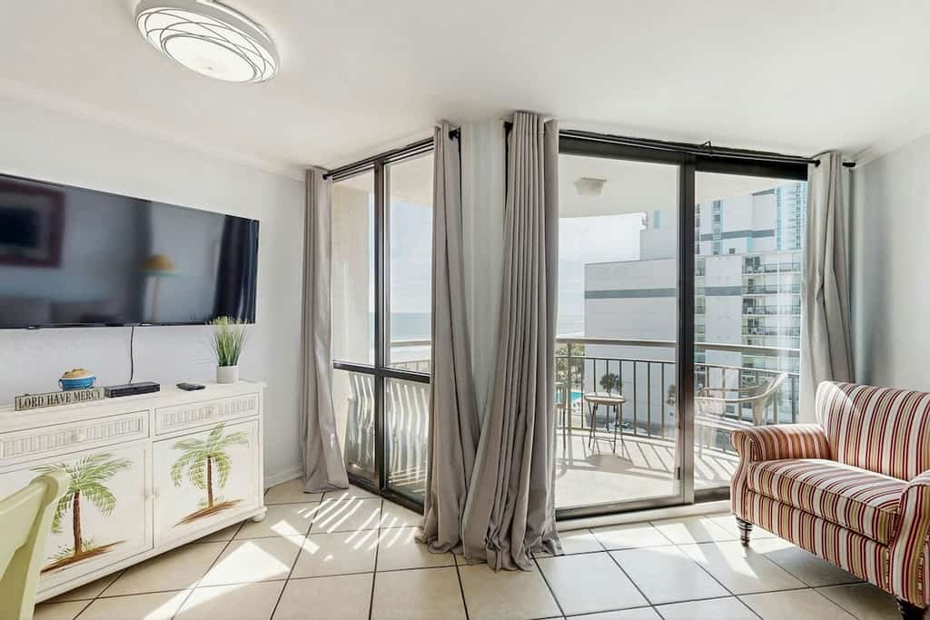 Oceanview condo with pool, private balcony & direct beach access