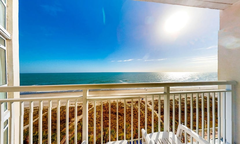 8th floor oceanfront condo w/ shared pool, balcony, free WiFi, central AC