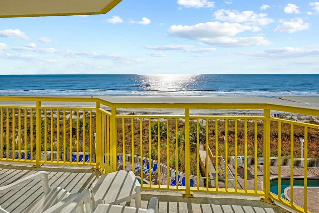 4th-floor oceanfront condo with indoor/outdoor pools, hot tub, & lazy river