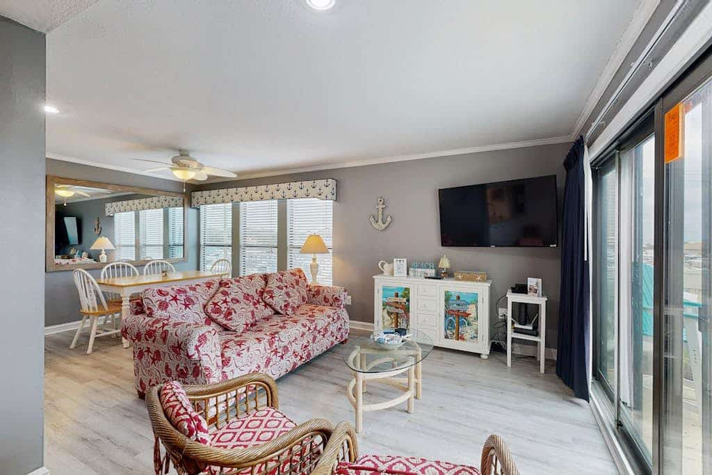 Ocean and pier-view condo with pool access & private balcony - walk to beach