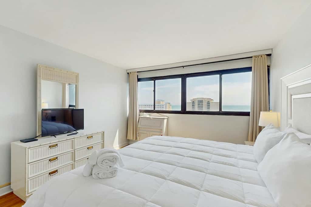 Holiday Towers 704