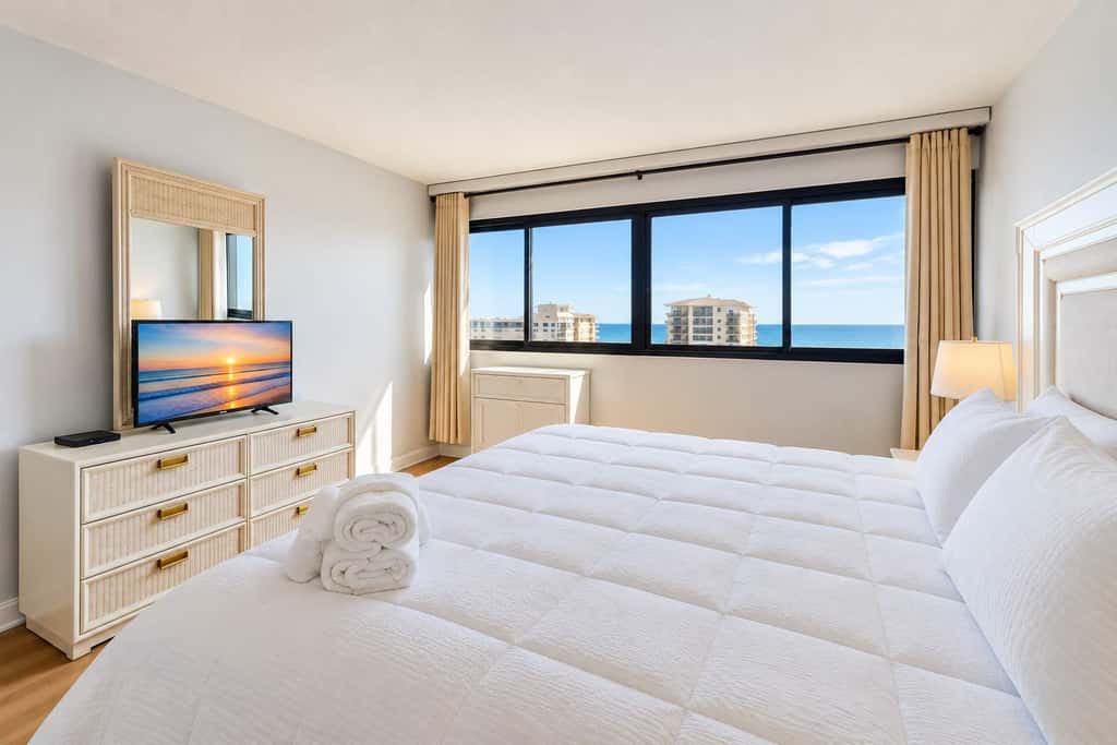 Holiday Towers 704