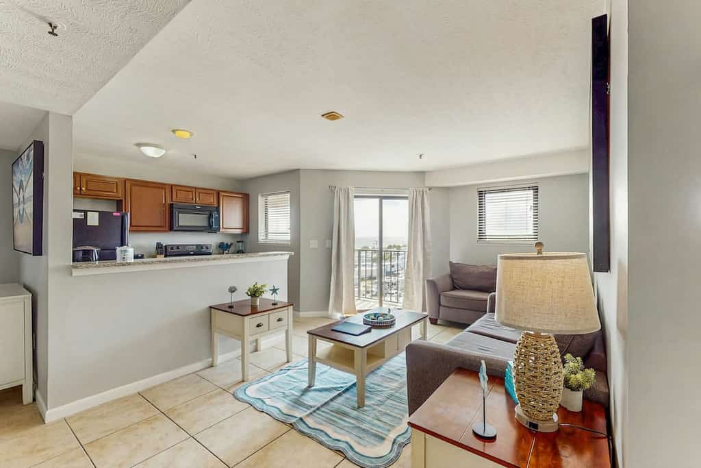 Lovely oceanfront condo with pool, sauna, hot tub, game room, & washer/dryer