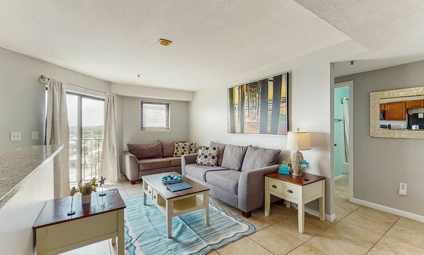 Lovely oceanfront condo with pool, sauna, hot tub, game room, & washer/dryer