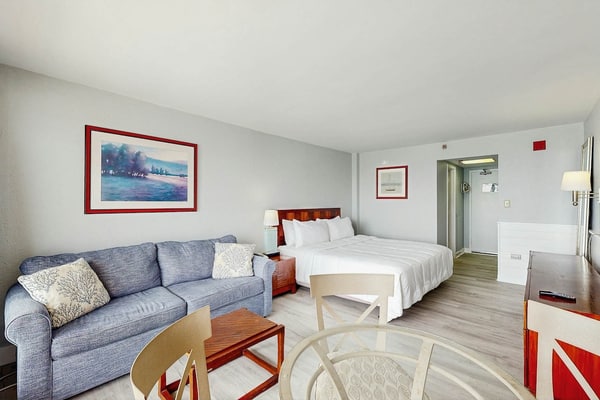 Oceanfront studio with private balcony, pool & direct beach access