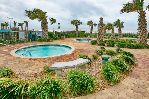 Oceanview condo with private balcony, pool & direct beach access
