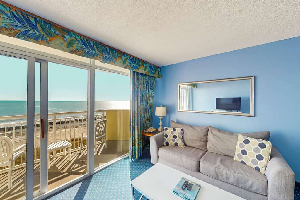 5th-floor oceanfront condo with pools, hot tub, central AC & beach access