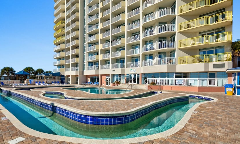 8th floor oceanfront condo w/ free WiFi, shared hot tub, central AC, balcony