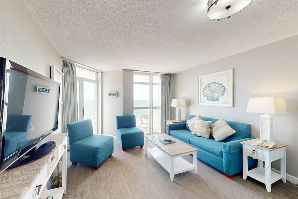 8th floor oceanfront condo w/ free WiFi, shared hot tub, central AC, balcony