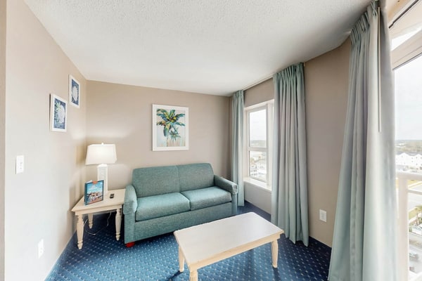 11th floor studio w/ WiFi, balcony, shared pool, shared hot tub, & central AC