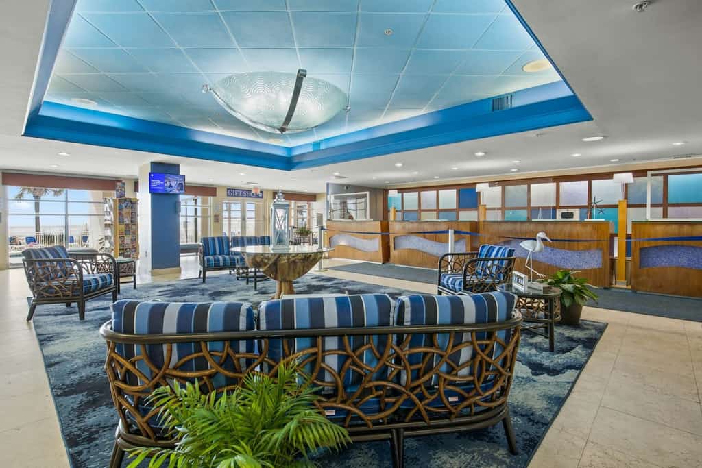 3rd floor oceanfront condo w/shared pool, central AC, shared hot tub, balcony