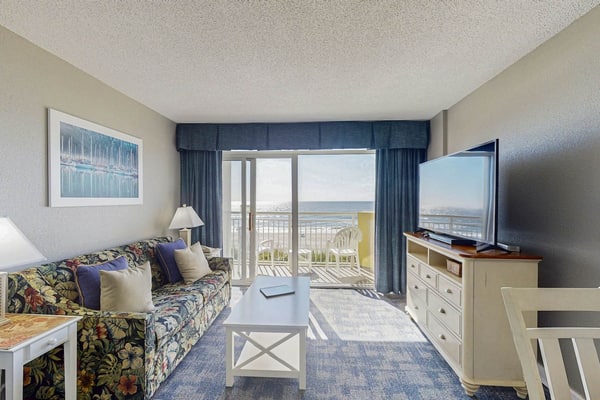 3rd floor oceanfront condo w/ shared hot tub, shared pool, central AC, balcony