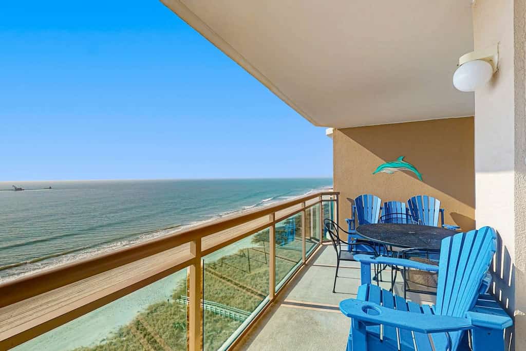 9th-floor oceanfront condo with indoor pool, balcony, central AC & full kitchen