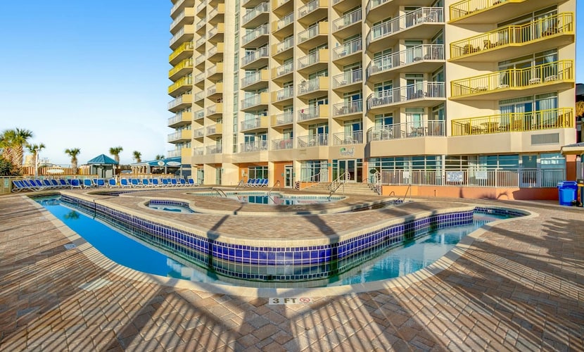 14th floor oceanfront condo w/ shared hot tub, shared pool, central AC, balcony