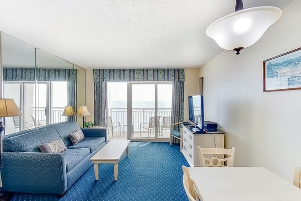14th floor oceanfront condo w/ shared hot tub, shared pool, central AC, balcony