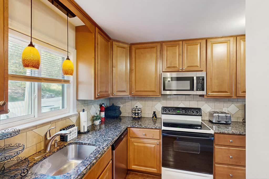 Cozy 3BR Condo- Indoor Pool- Near Ski & Waterpark