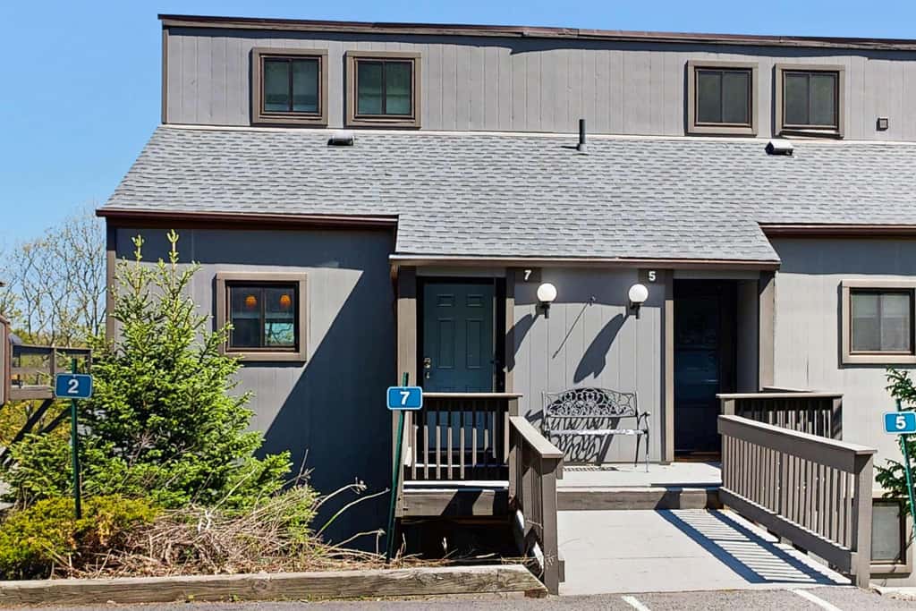 Cozy 3BR Condo- Indoor Pool- Near Ski & Waterpark